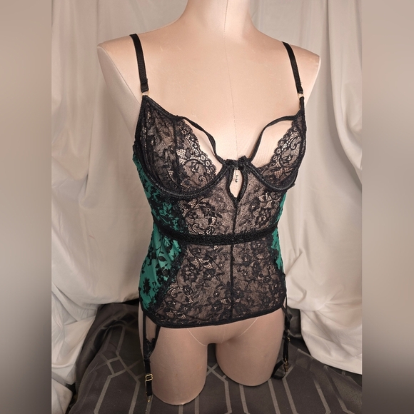 Elegant Black and Green Lace Bustier - Picture 1 of 3